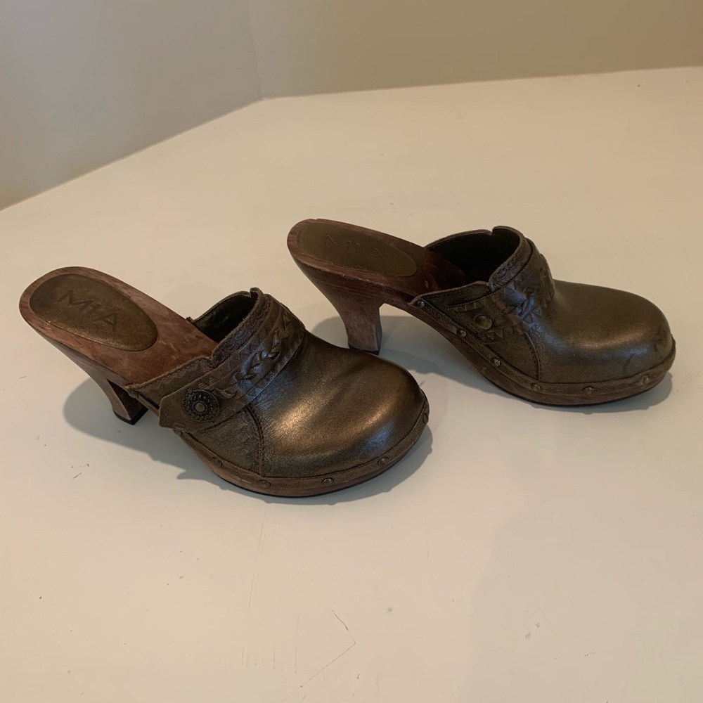 MIA Clogs - Picture 2 of 5